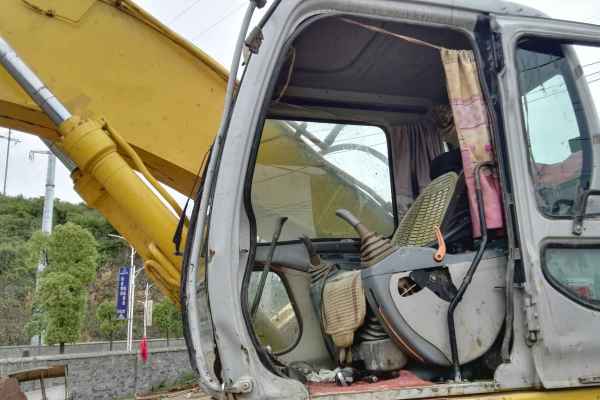 贵州出售转让二手13000小时2009年住友SH300挖掘机