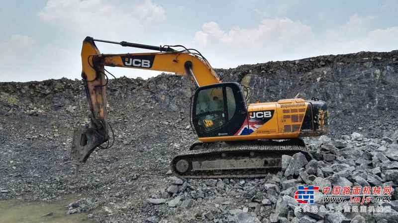 贵州出售转让二手6152小时2013年JCBJS230LC挖掘机