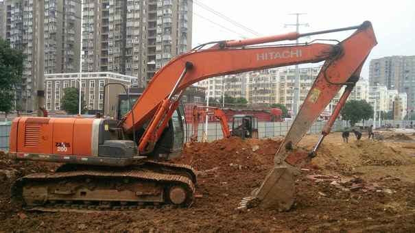 江西出售转让二手8700小时2010年日立ZX200挖掘机