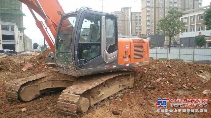 江西出售转让二手8700小时2010年日立ZX200挖掘机