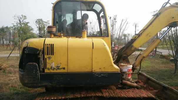 江西出售转让二手8600小时2007年现代R60挖掘机