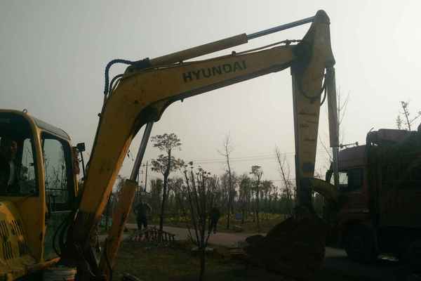 江西出售转让二手8600小时2007年现代R60挖掘机
