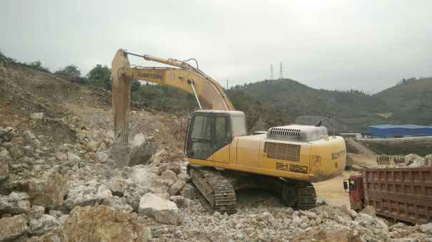 云南出售转让二手10000小时2006年住友SH330挖掘机