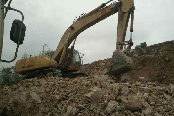 云南出售转让二手10000小时2006年住友SH330挖掘机