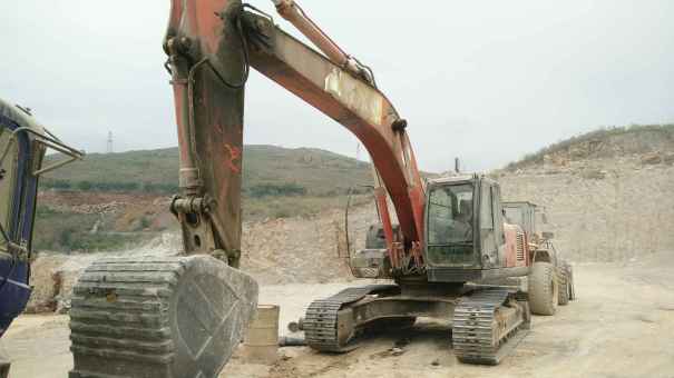 云南出售转让二手7000小时2009年日立ZX270挖掘机