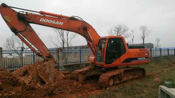 江西出售转让二手8200小时2009年斗山DH225LC挖掘机
