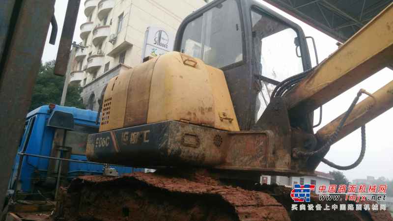 江西出售转让二手7600小时2010年柳工CLG906C挖掘机