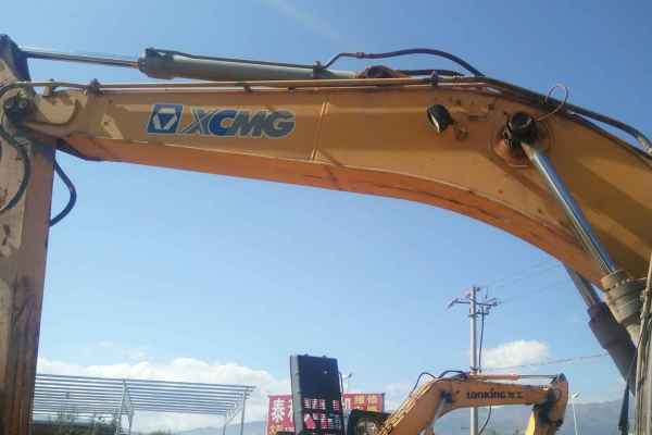 云南出售转让二手4000小时2013年徐工XE335C挖掘机