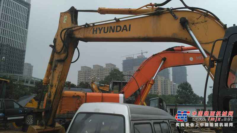 江西出售转让二手7640小时2011年现代R215挖掘机
