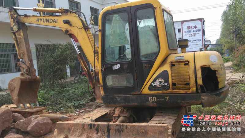 江西出售转让二手9999小时2006年现代R60挖掘机