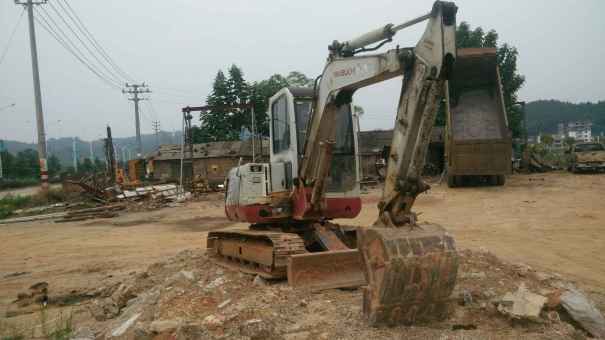 江西出售转让二手7800小时2010年竹内TB150C挖掘机