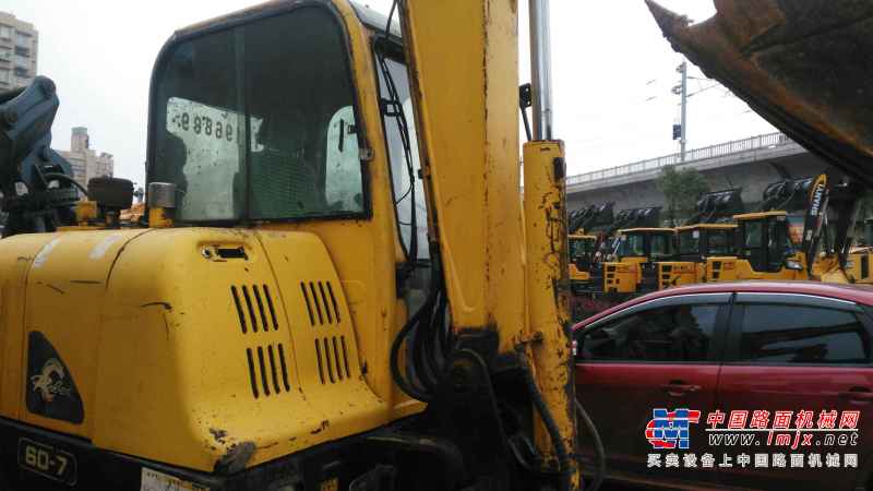 湖南出售转让二手5000小时2010年现代R60挖掘机