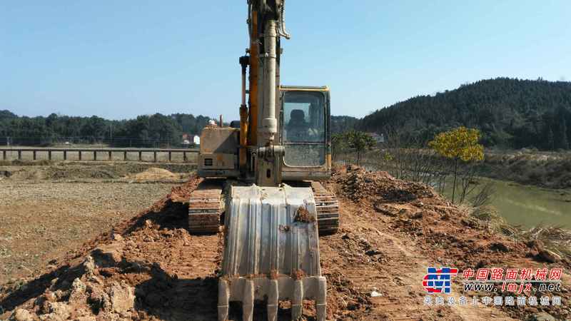 湖南出售转让二手6728小时2010年山重建机JCM913D挖掘机