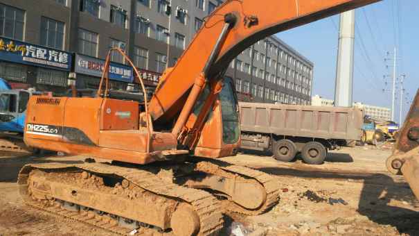 湖南出售转让二手8137小时2010年斗山DH225挖掘机