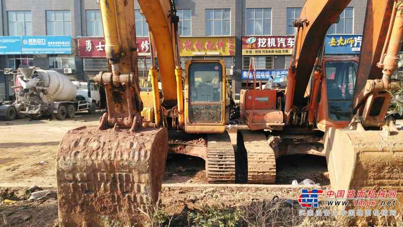 湖南出售转让二手11273小时2010年现代R225LC挖掘机