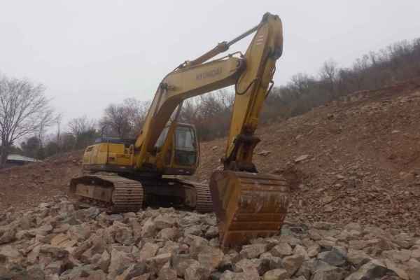 黑龙江出售转让二手15000小时2005年现代R260LC挖掘机
