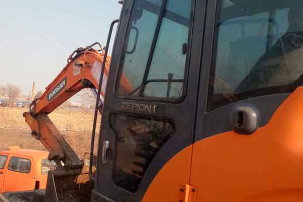 黑龙江出售转让二手9000小时2010年斗山DX60挖掘机