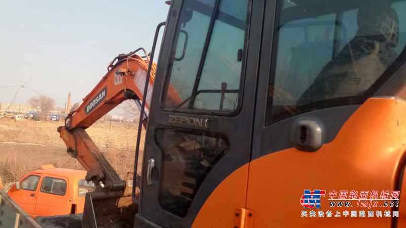 黑龙江出售转让二手9000小时2010年斗山DX60挖掘机
