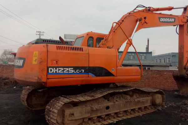 黑龙江出售转让二手10000小时2008年斗山DH225挖掘机