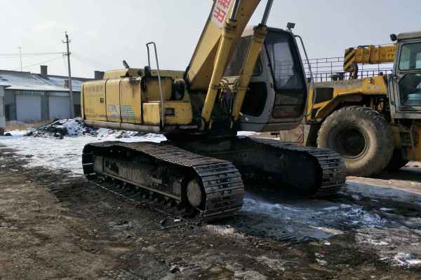 黑龙江出售转让二手15000小时2005年住友SH200A2挖掘机