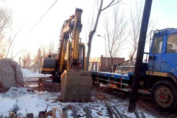 黑龙江出售转让二手4000小时2012年玉柴YC85挖掘机