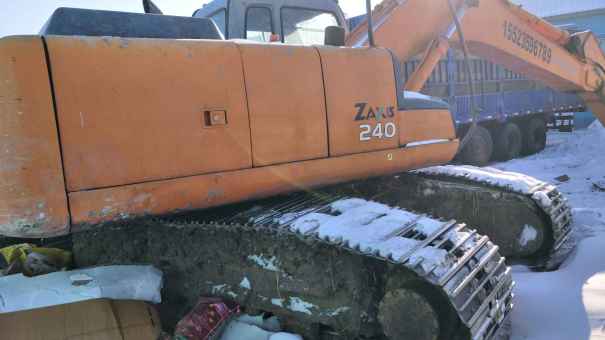 黑龙江出售转让二手15000小时2004年日立ZX200挖掘机