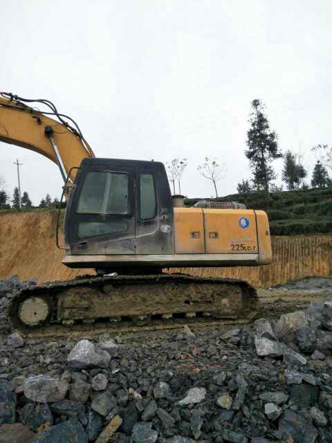贵州出售转让二手7936小时2011年现代R215挖掘机