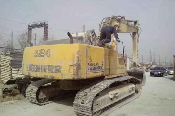 山东出售转让二手10000小时2003年利勃海尔R924挖掘机