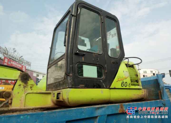 江西出售转让二手15000小时2005年现代R60挖掘机