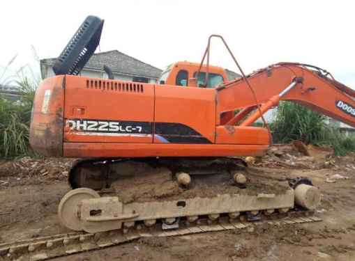 江西出售转让二手6500小时2010年斗山DH225挖掘机