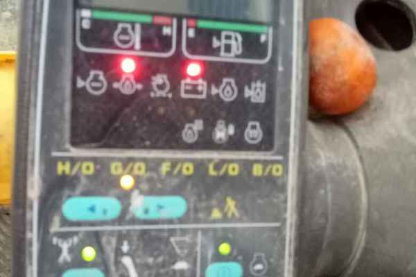 广东出售转让二手8710小时2006年小松PC200挖掘机