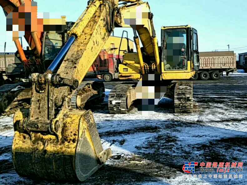 黑龙江出售转让二手6870小时2011年小松PC200挖掘机
