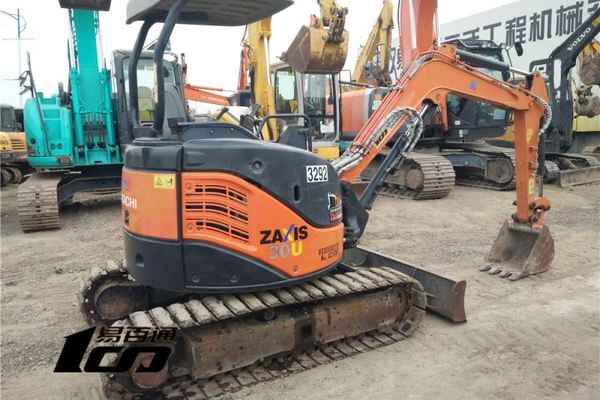 北京出售转让二手4867小时2010年日立ZX30U-3挖掘机