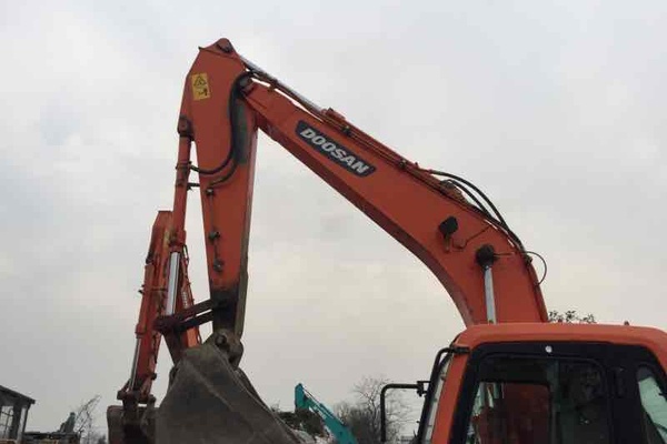四川出售转让二手6200小时2012年斗山DH150LC挖掘机