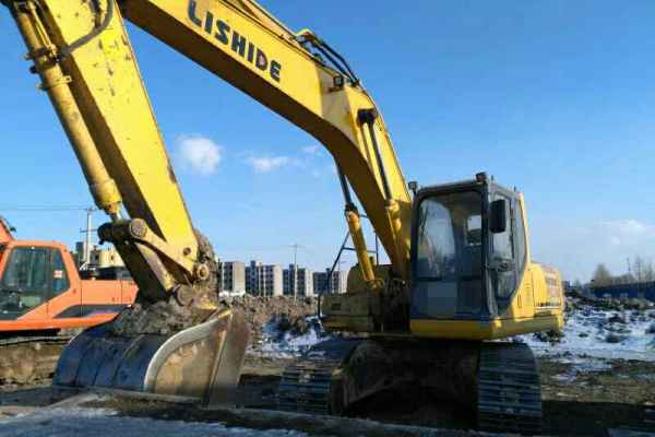 黑龙江出售转让二手11000小时2011年力士德SC200挖掘机