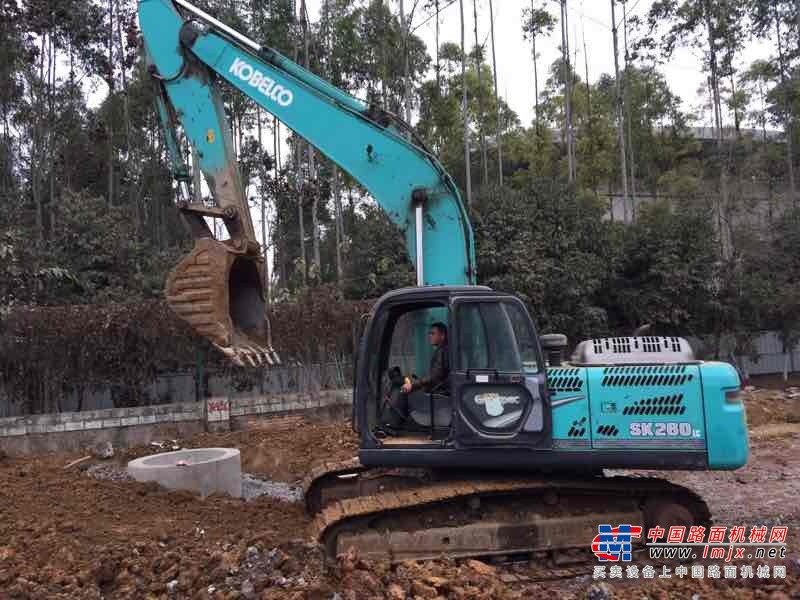 四川出售转让二手8000小时2011年神钢SK250挖掘机