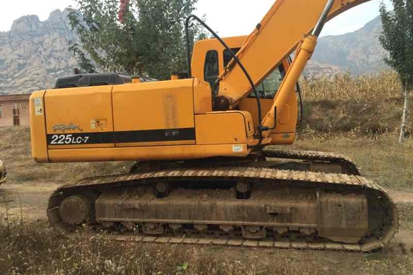 山西出售转让二手8500小时2008年现代R225LC挖掘机