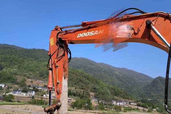湖北出售转让二手3400小时2009年斗山DH150LC挖掘机