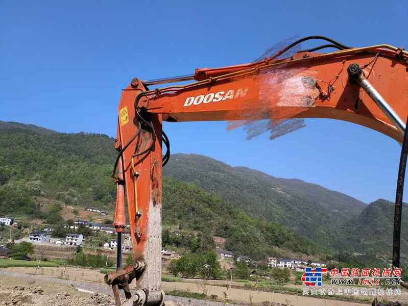 湖北出售转让二手3400小时2009年斗山DH150LC挖掘机