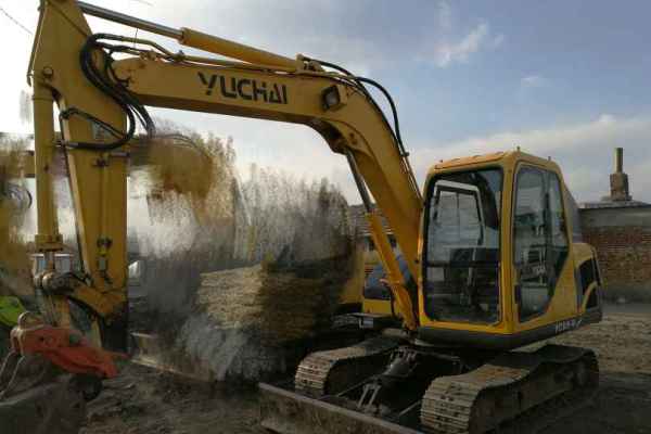 黑龙江出售转让二手8000小时2010年玉柴YC85挖掘机