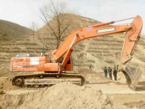 甘肃出售转让二手8000小时2010年斗山DX300LC挖掘机