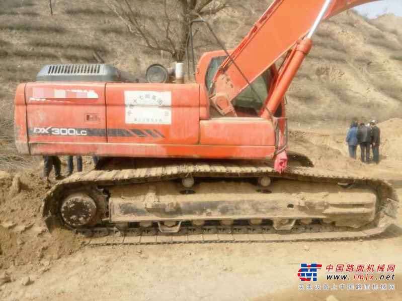甘肃出售转让二手8000小时2010年斗山DX300LC挖掘机