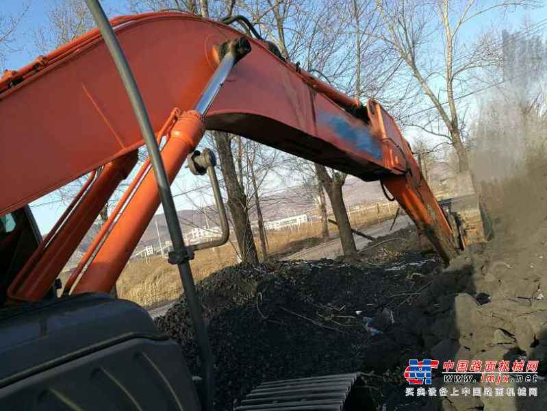 黑龙江出售转让二手7000小时2010年日立ZX240挖掘机