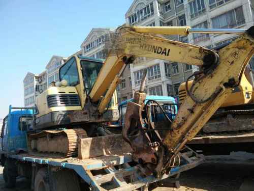 河南出售转让二手4000小时2013年现代R60挖掘机