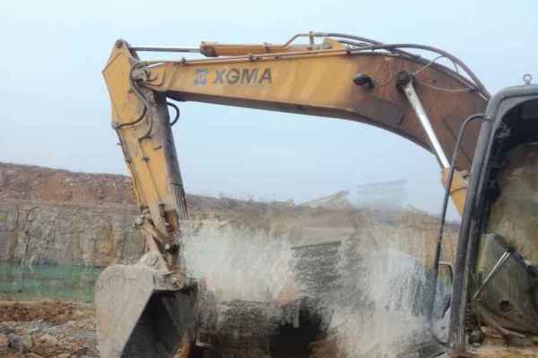 河南出售转让二手8000小时2011年厦工XG822LC挖掘机