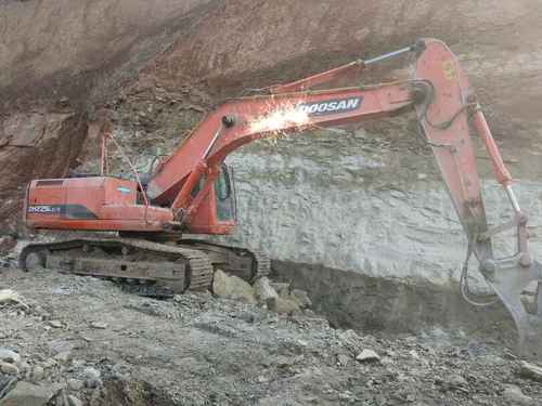 陕西出售转让二手8000小时2010年斗山DH225LC挖掘机