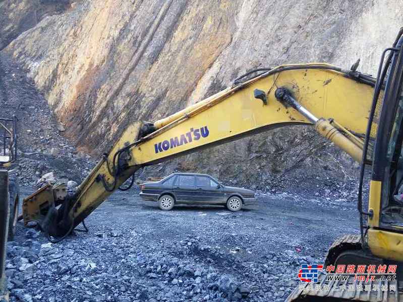 陕西出售转让二手6000小时2011年小松PC220挖掘机