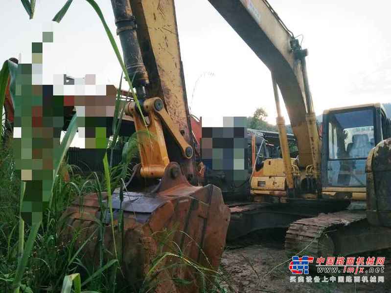 云南出售转让二手20000小时2003年小松PC220挖掘机