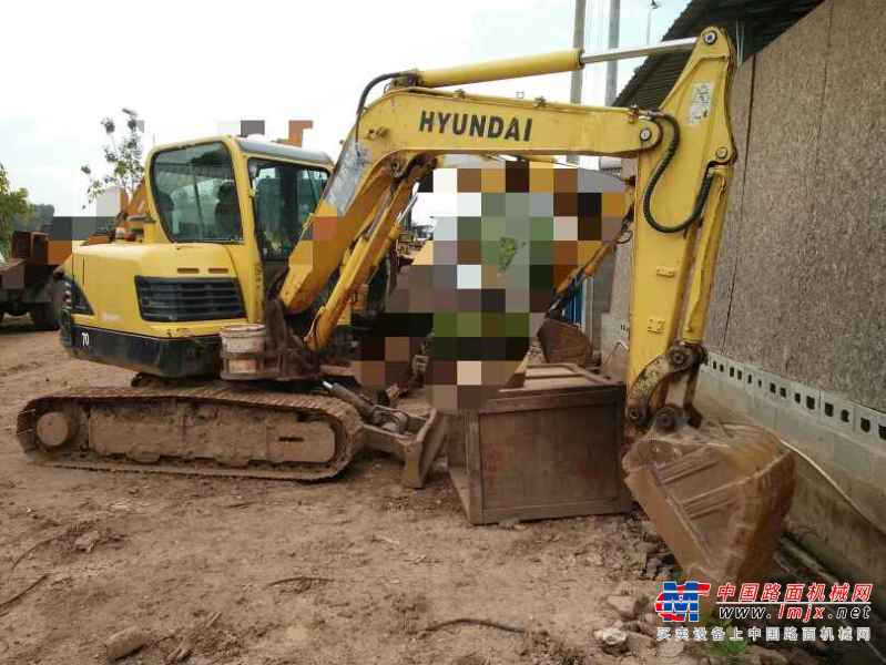 云南出售转让二手4200小时2013年现代R60挖掘机