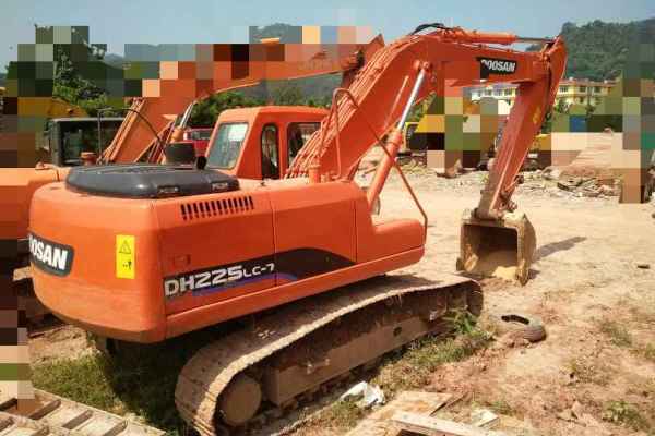 云南出售转让二手6500小时2010年斗山DH220LC挖掘机